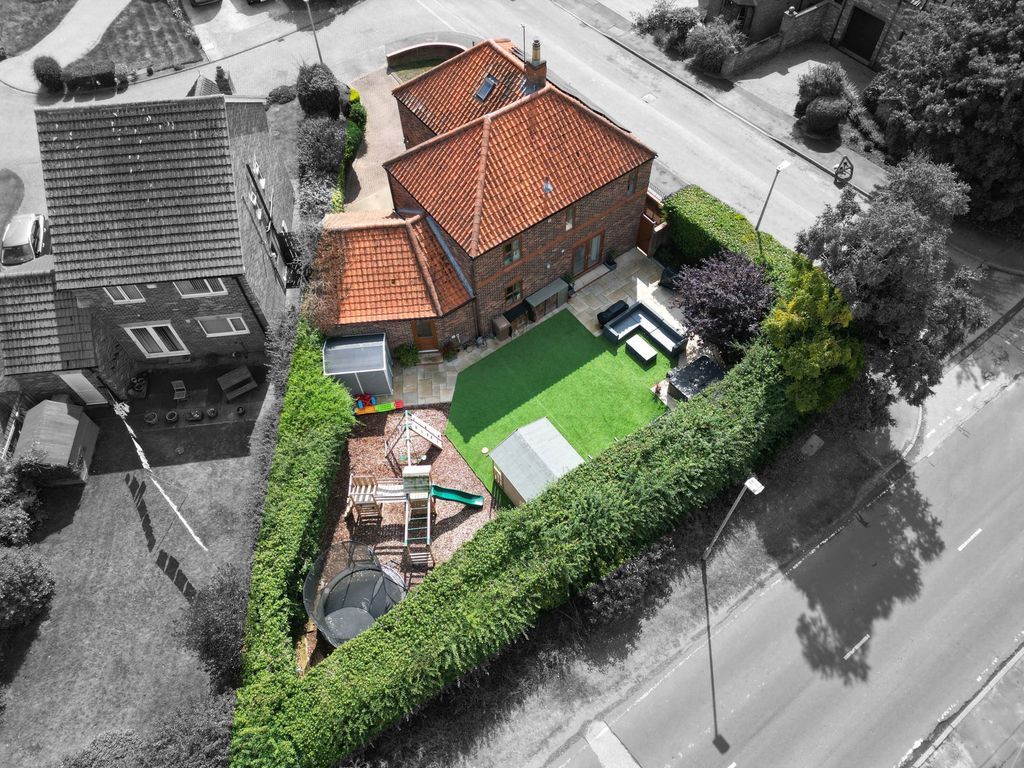 Property photo 2 of 25