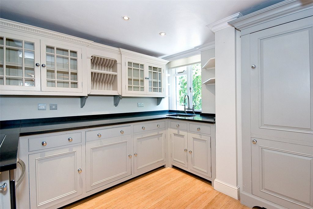 Property photo 3 of 9 Kitchen