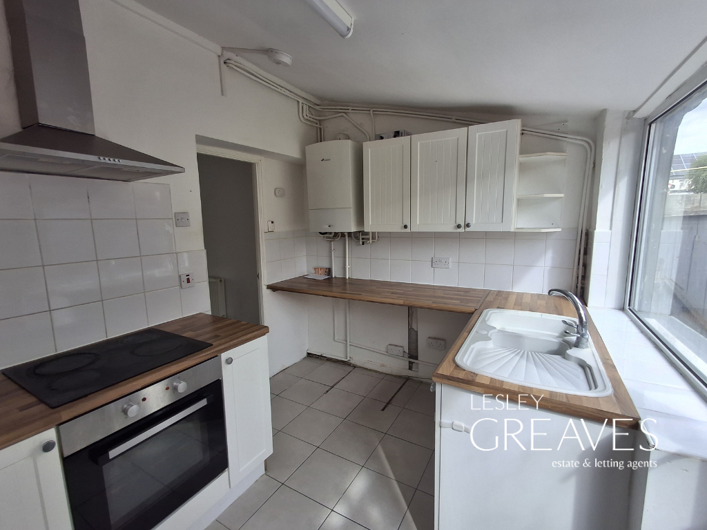 Property photo 3 of 13 Kitchen