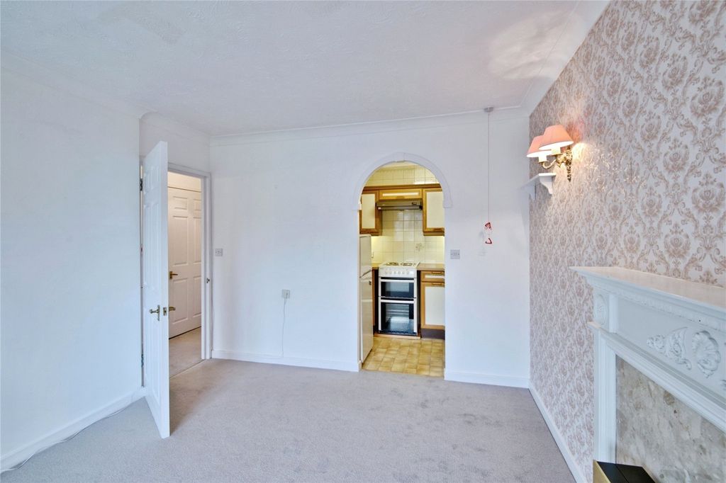 Property photo 3 of 11 Lounge