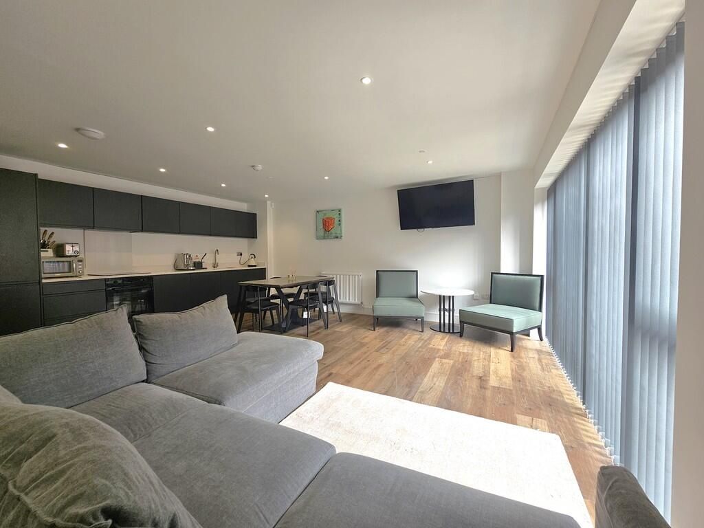 Property photo 1 of 7 Birdhurst Rd