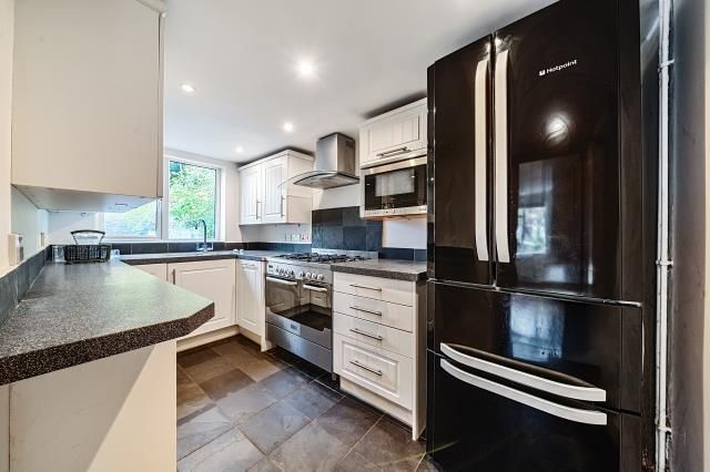 Property photo 2 of 14 Kitchen