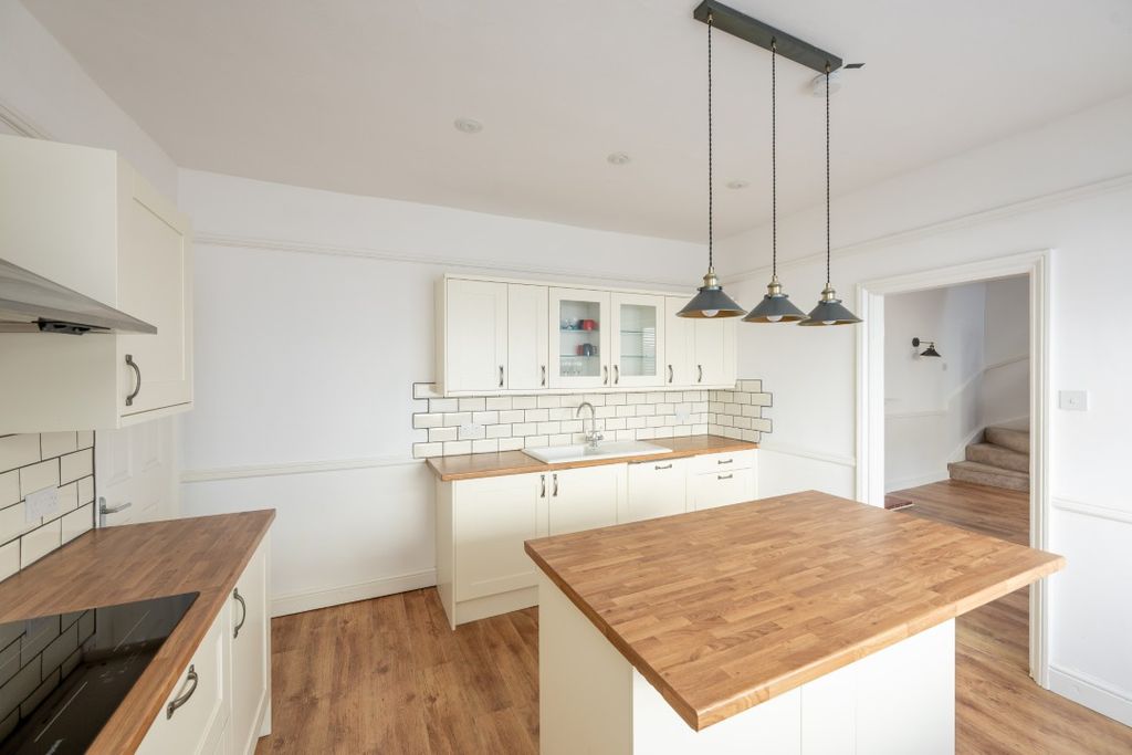 Property photo 3 of 22