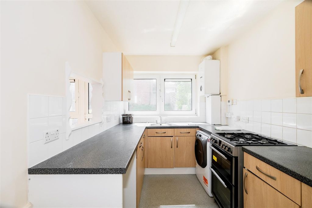 Property photo 2 of 33