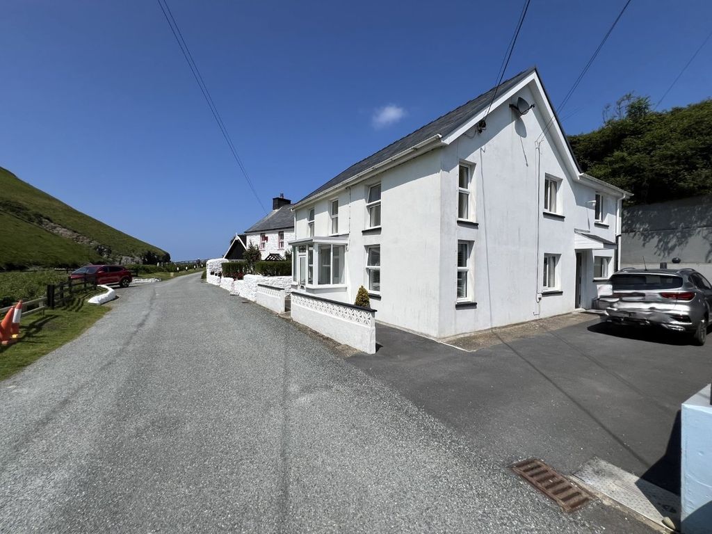 Property photo 2 of 33