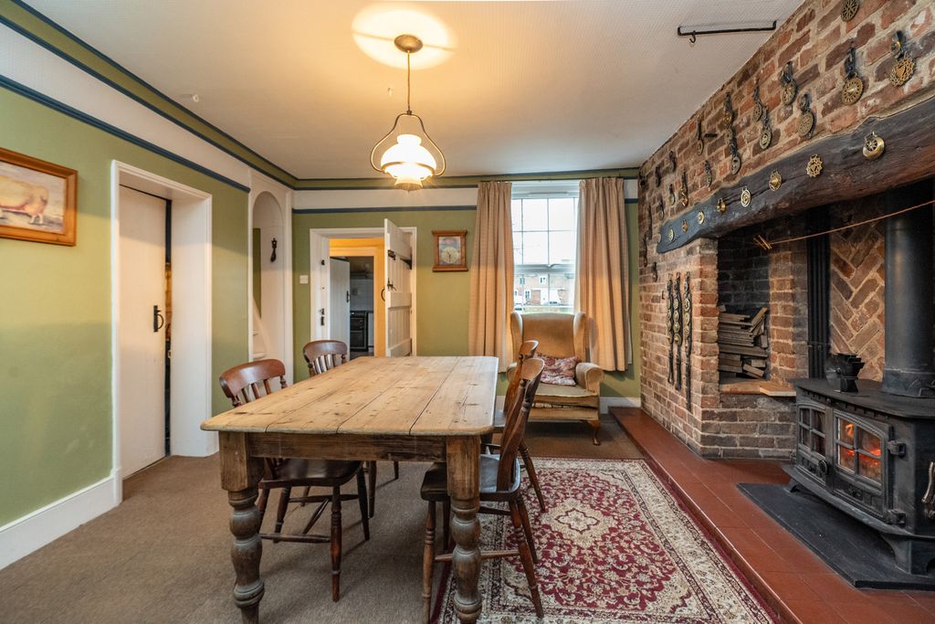 Property photo 3 of 35