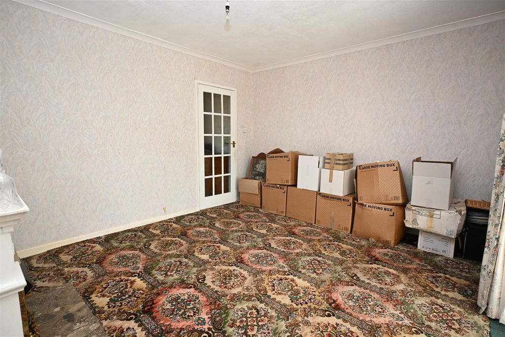 Property photo 3 of 21 Lounge