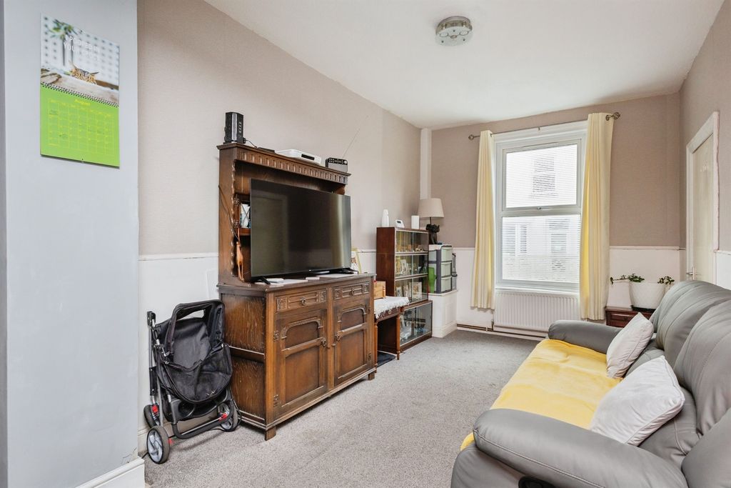 Property photo 2 of 12