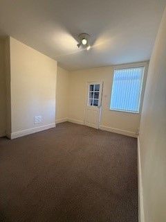 Property photo 3 of 11 Dining Area