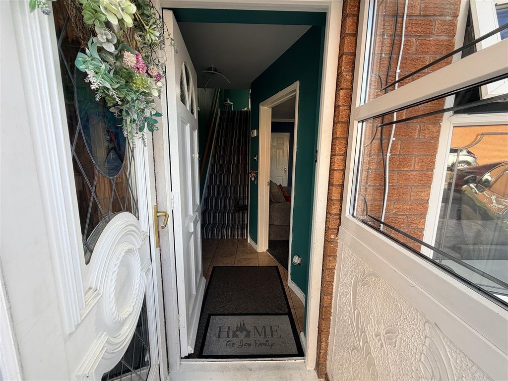 Property photo 2 of 17 Entrance