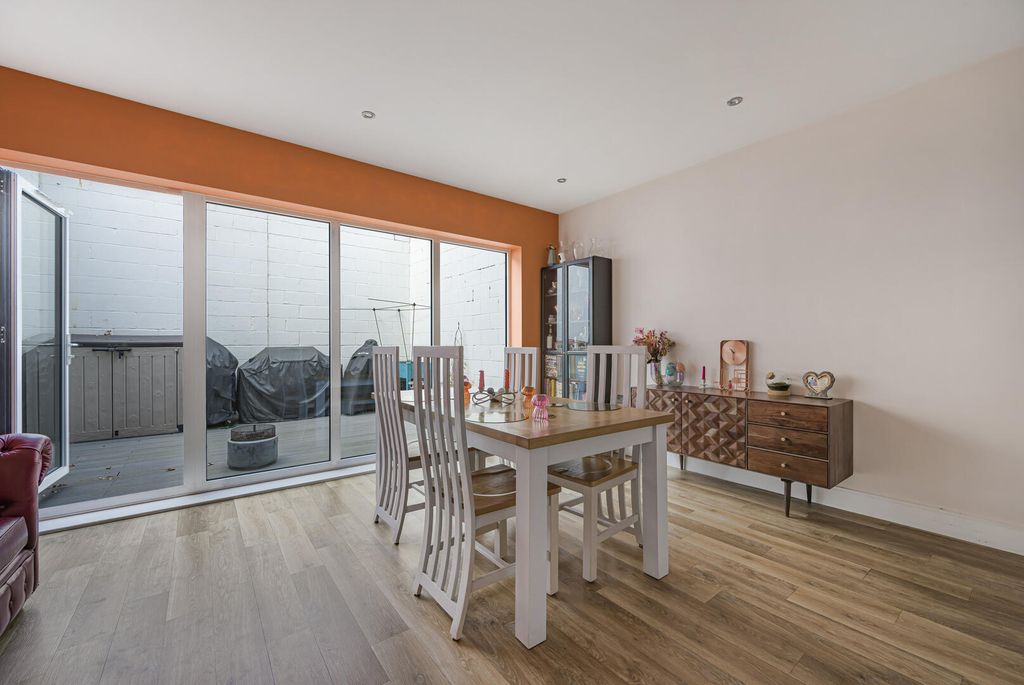Property photo 3 of 28 Dining Room