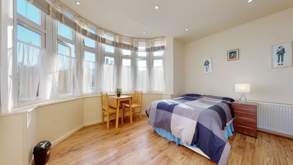 Property photo 1 of 10 Bedroom