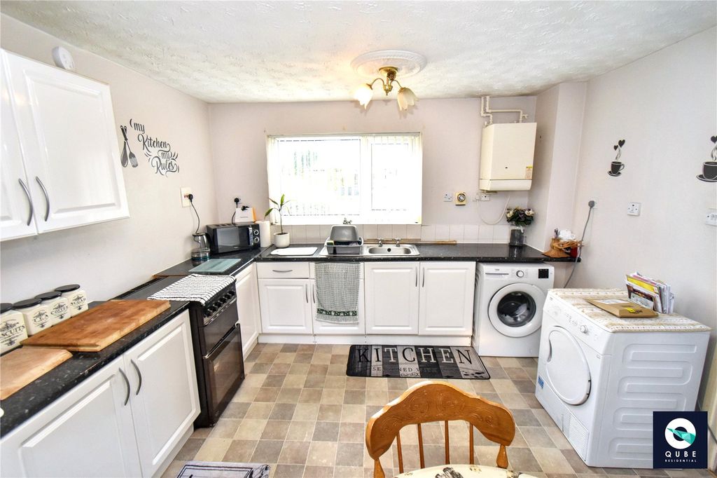 Property photo 2 of 16 Picture No. 11