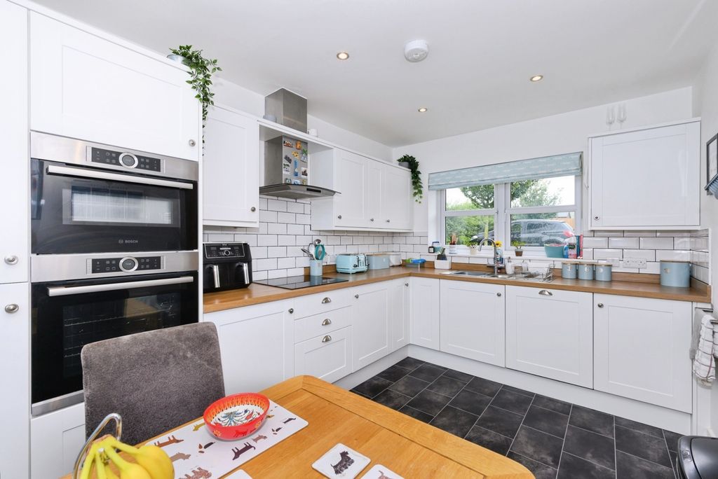 Property photo 3 of 10 Kitchen/Dining Room