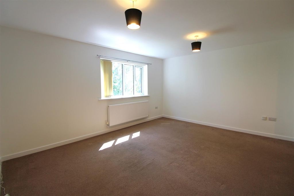 Property photo 3 of 7 Living Area