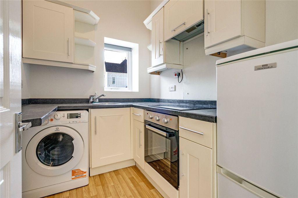 Property photo 3 of 8 Kitchen