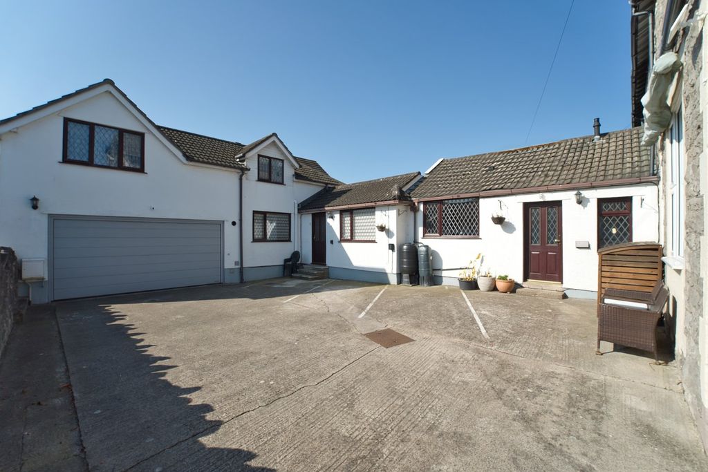 Property photo 2 of 32