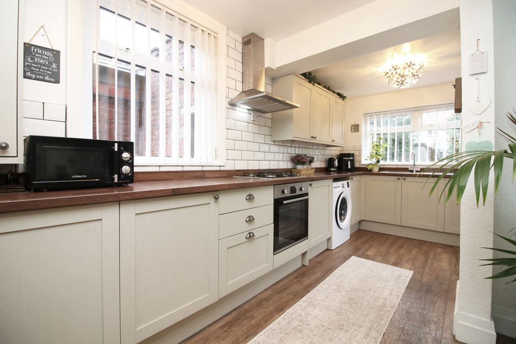 Property photo 2 of 25