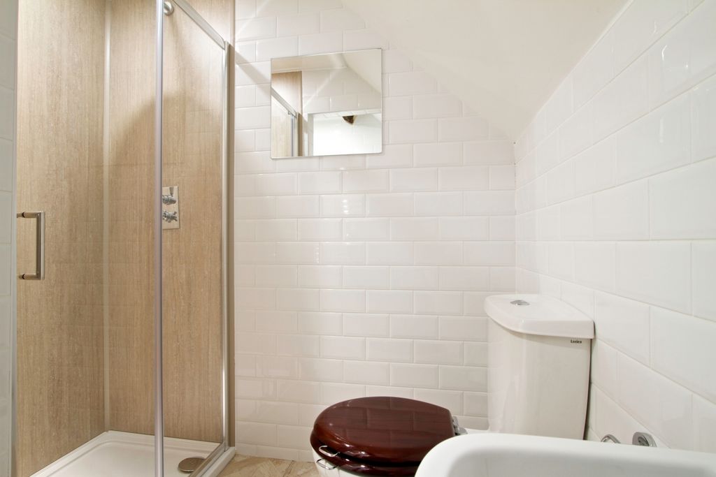 Property photo 3 of 19 Bathroom