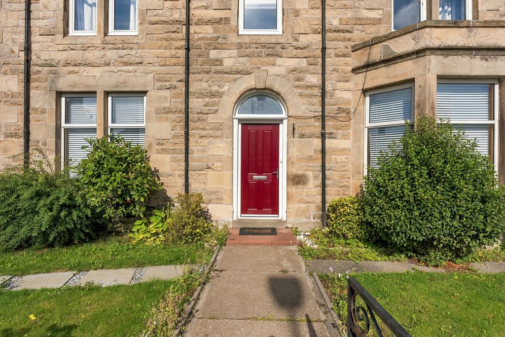 Property photo 2 of 33