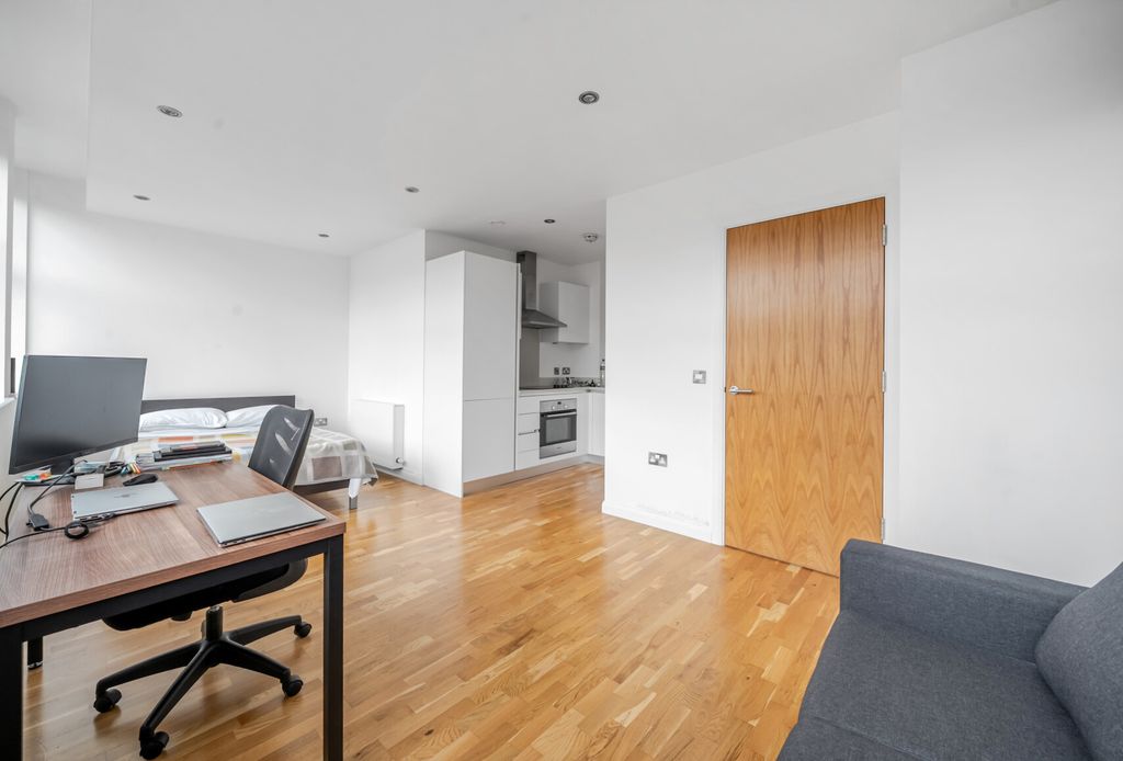 Property photo 1 of 9 1347172-6-68B6c4d...