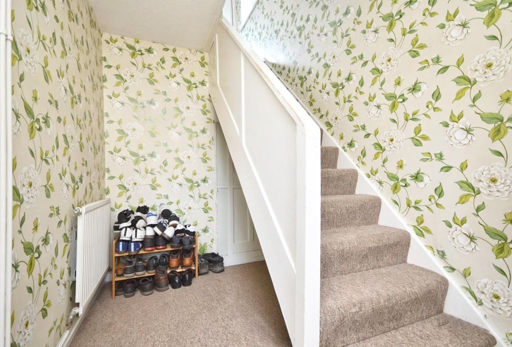 Property photo 2 of 15 Hallway