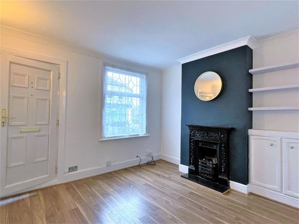 Property photo 3 of 10 Lounge.01.Jpg