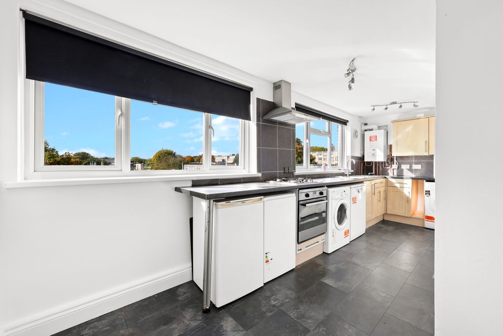 Property photo 2 of 12 Picture No. 18