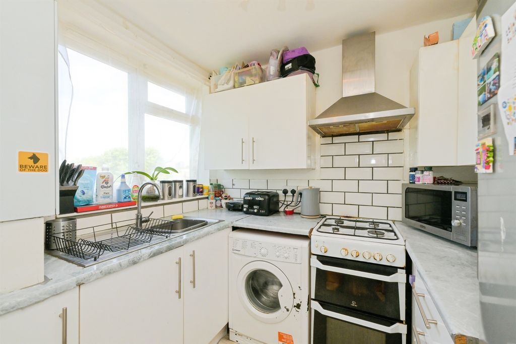 Property photo 3 of 16