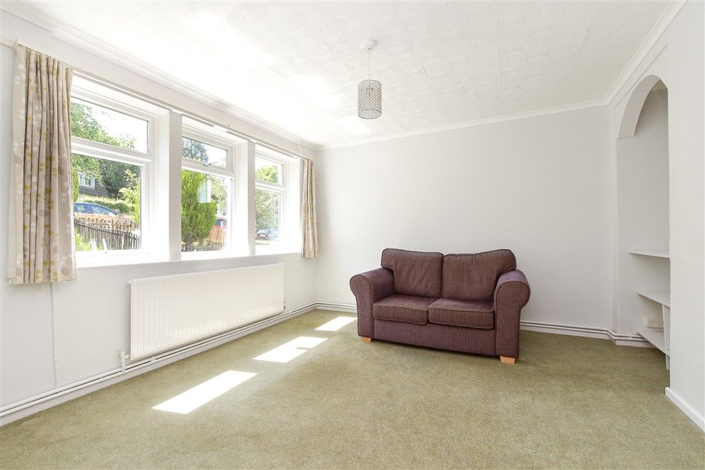 Property photo 3 of 11 Lounge