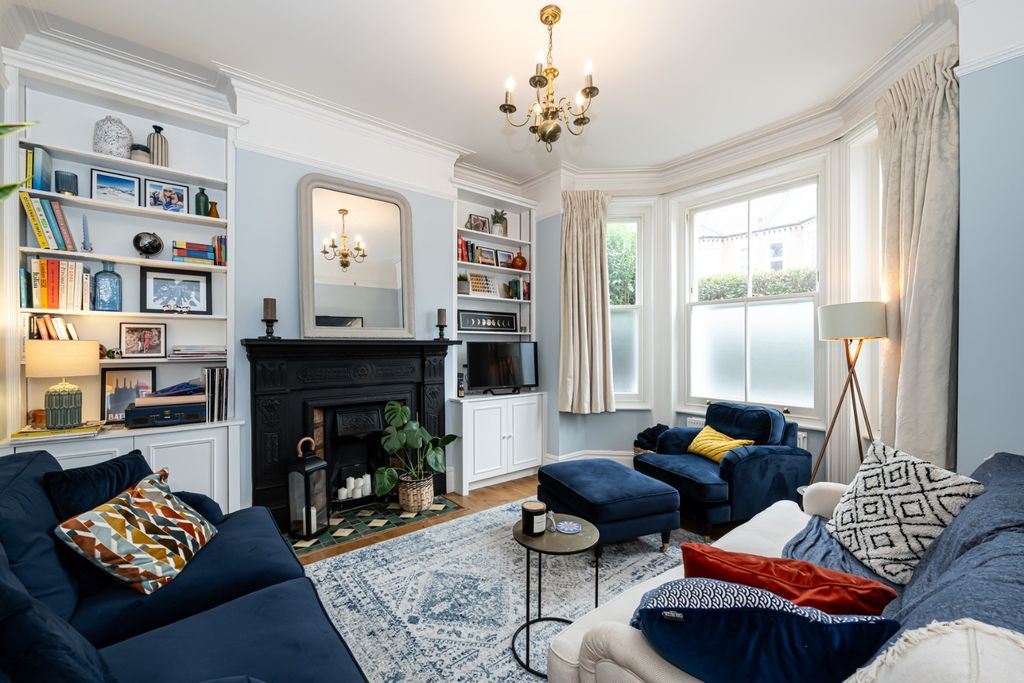 Property photo 2 of 22 4557373