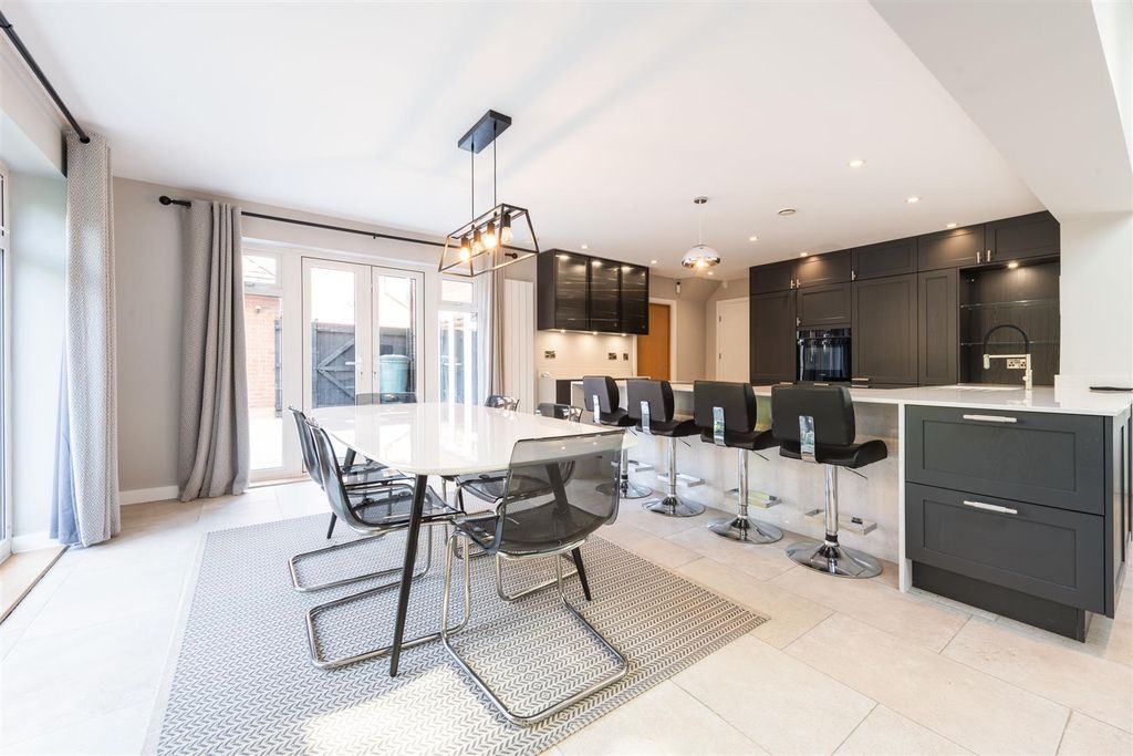 Property photo 2 of 20 1 St Phillips Grove, Bentley Heath, B93 8Fe_9.Jpg