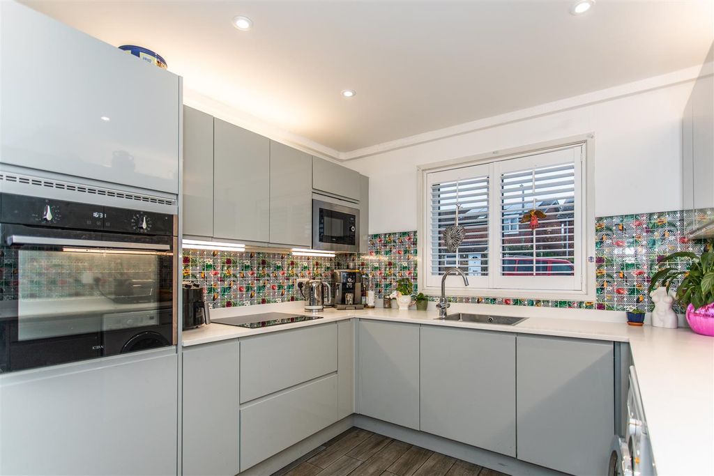 Property photo 3 of 22