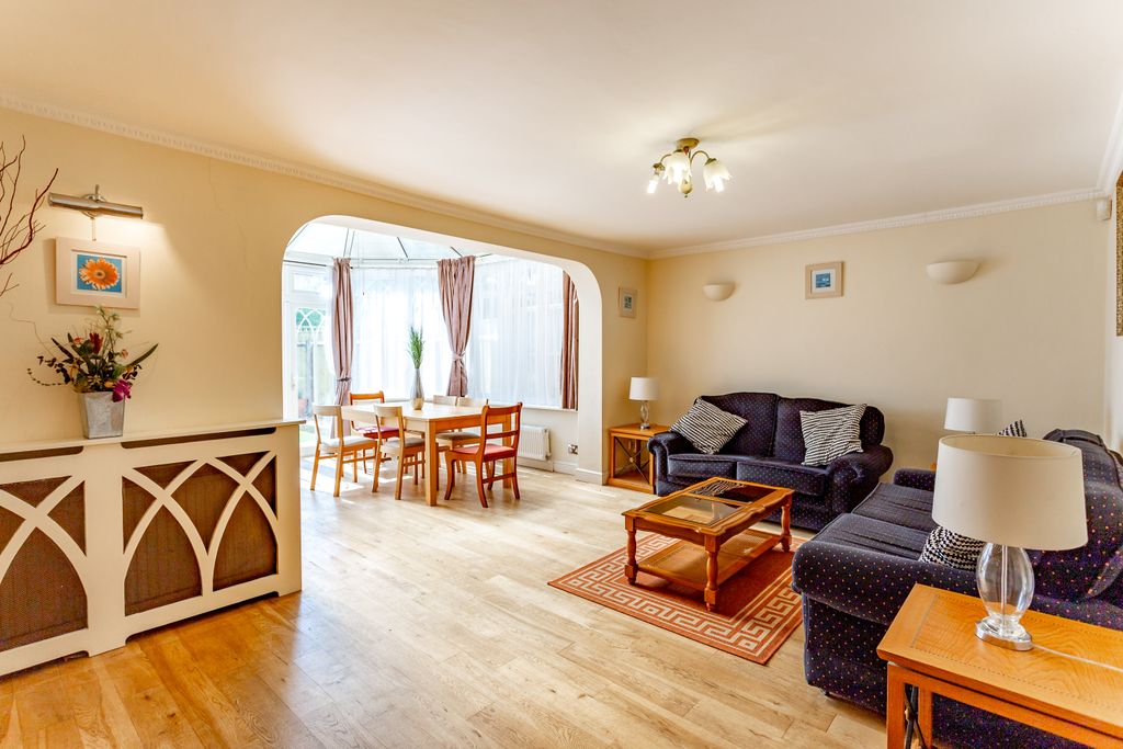 Property photo 3 of 13 Lounge 1