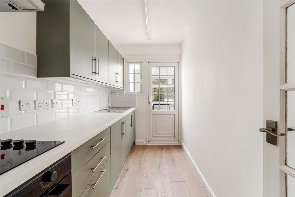 Property photo 3 of 12 6.Jpg
