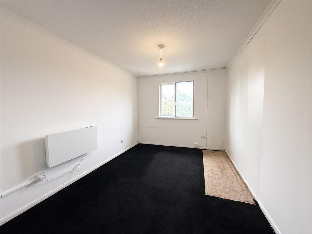 Property photo 2 of 7 Bed 1.Jpg