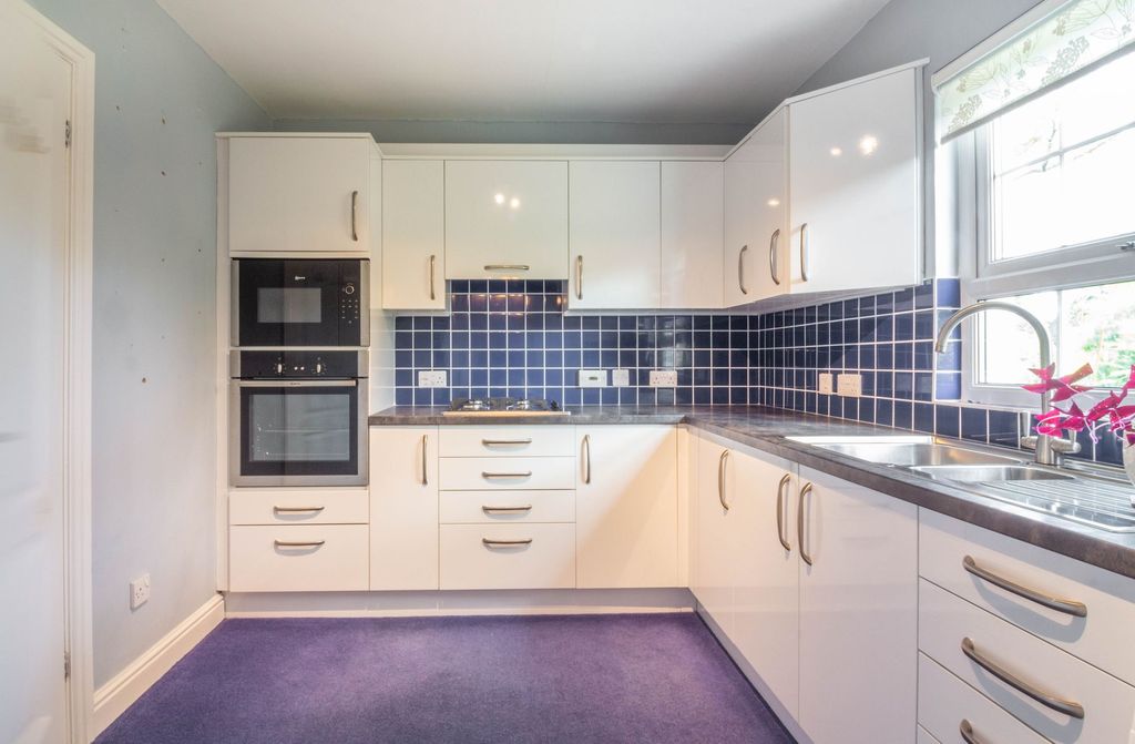 Property photo 3 of 36