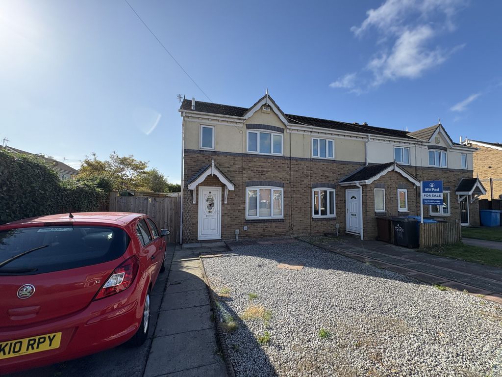 Property photo 1 of 16 3 Bed Semi-Detached House To Rent Hales Entry, Victoria Dock Hu9