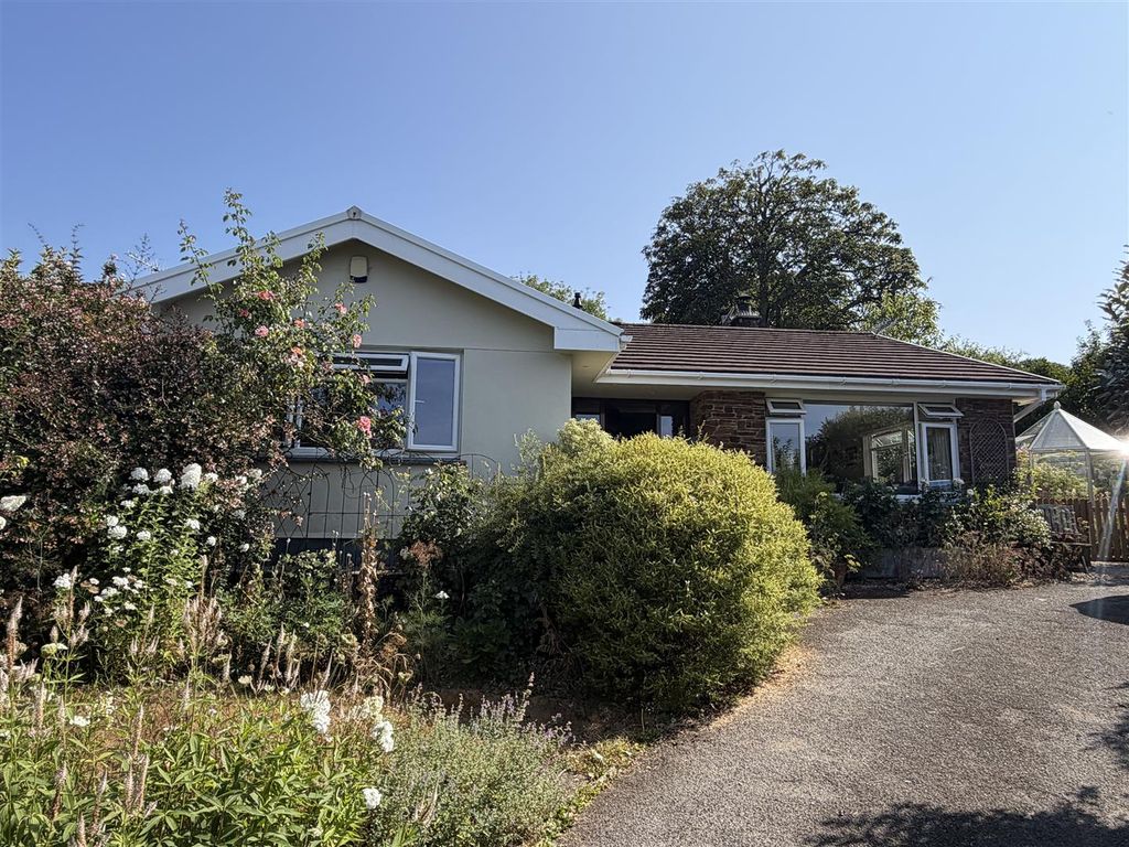 Property photo 1 of 11 Front.Jpeg