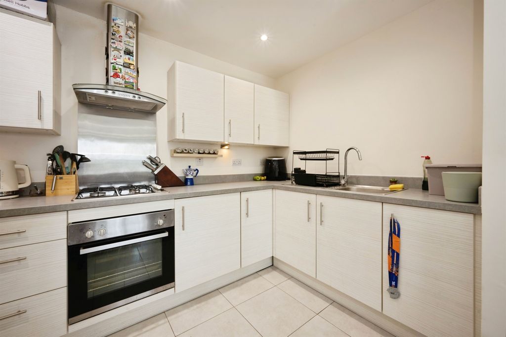 Property photo 3 of 16