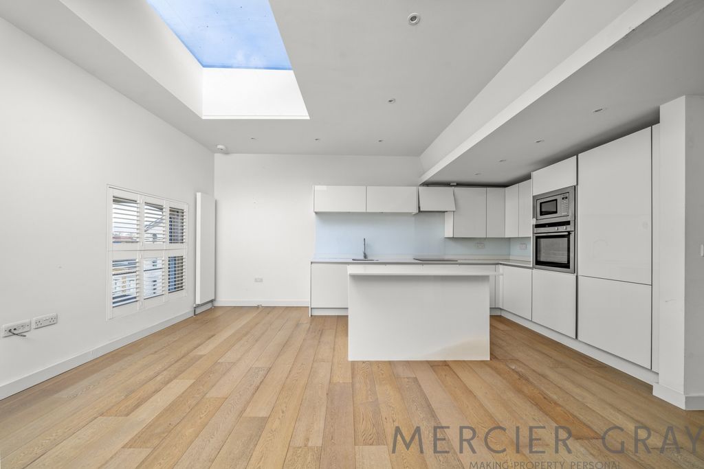 Property photo 3 of 16 Photo 7