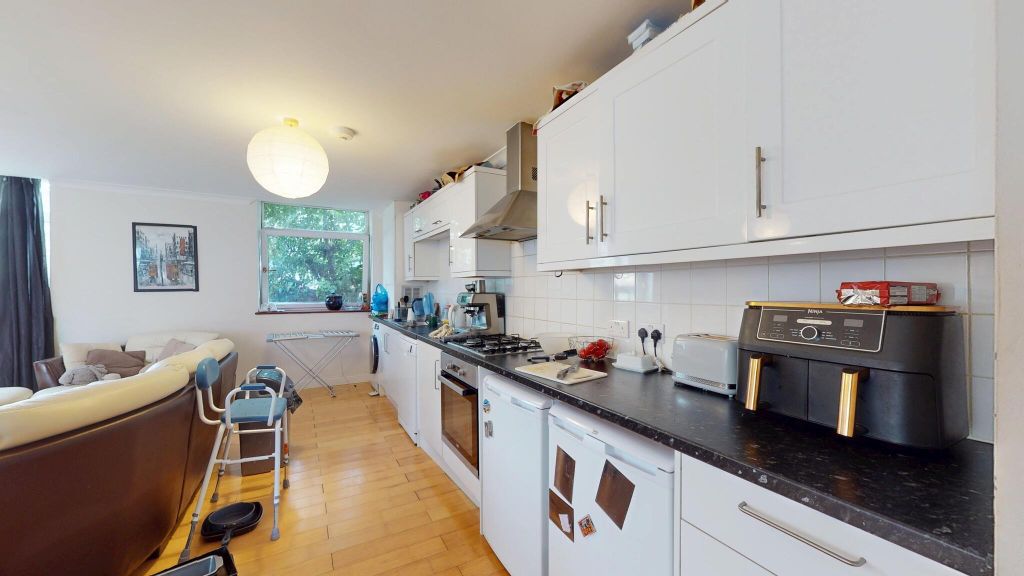 Property photo 2 of 18 Kitchen