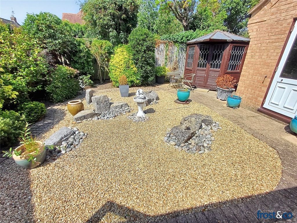 Property photo 2 of 13 Garden