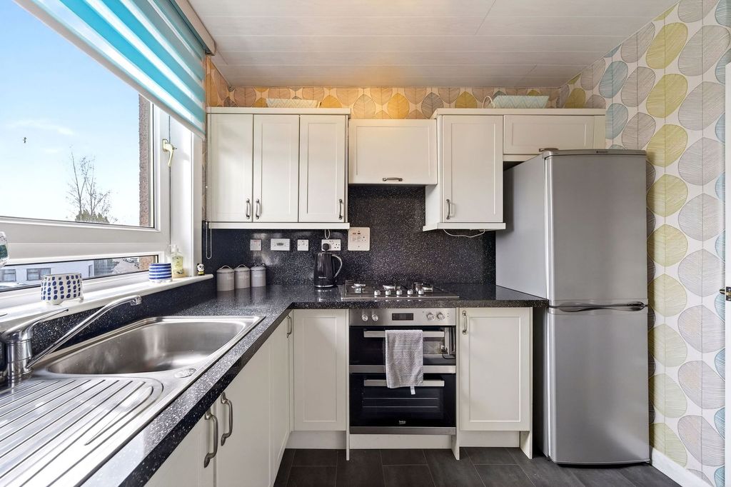 Property photo 3 of 40 Kitchen