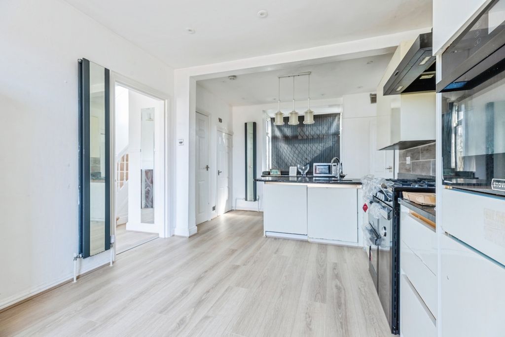 Property photo 2 of 20 Pbox-Img.Jpg