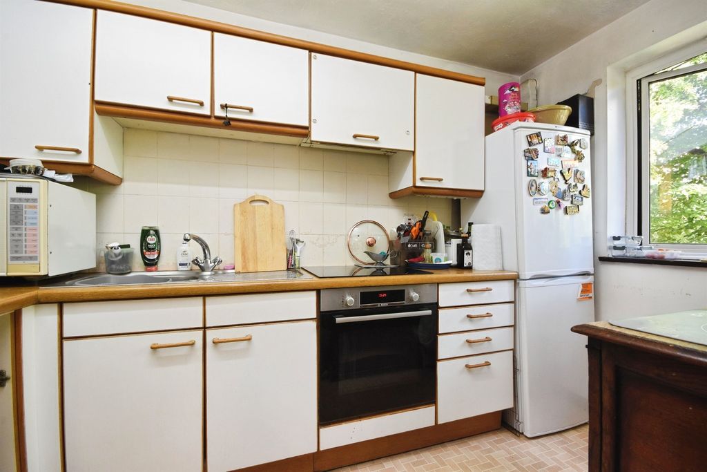 Property photo 3 of 12