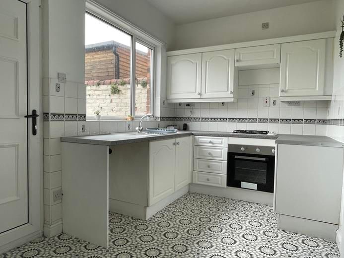 Property photo 3 of 7 Kitchen