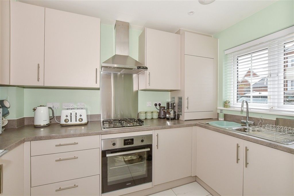 Property photo 3 of 17 Kitchen