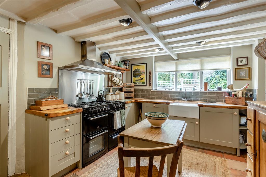 Property photo 3 of 28 Kitchen