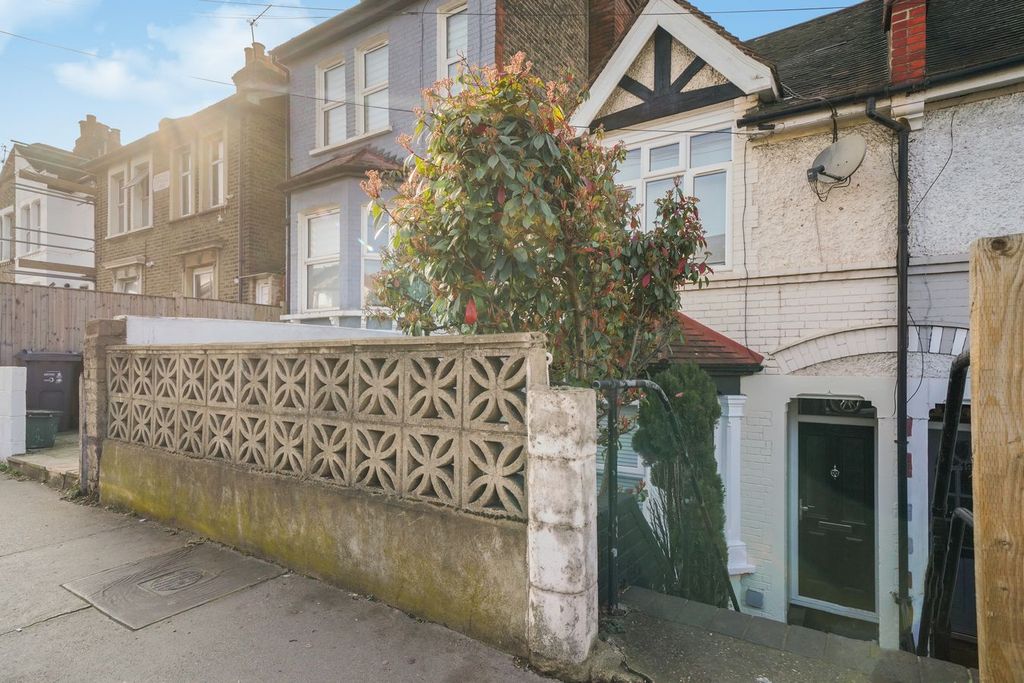 Property photo 2 of 13